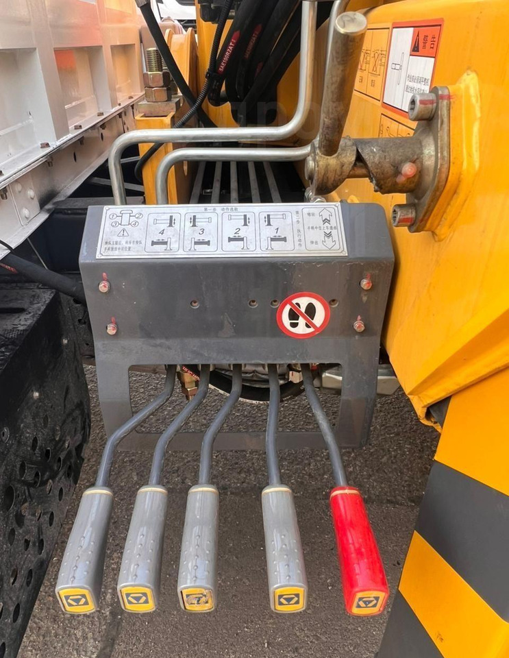 Новый Грузовик бортовой/ Платформа, Автоманипулятор Isuzu Elf: фото 9