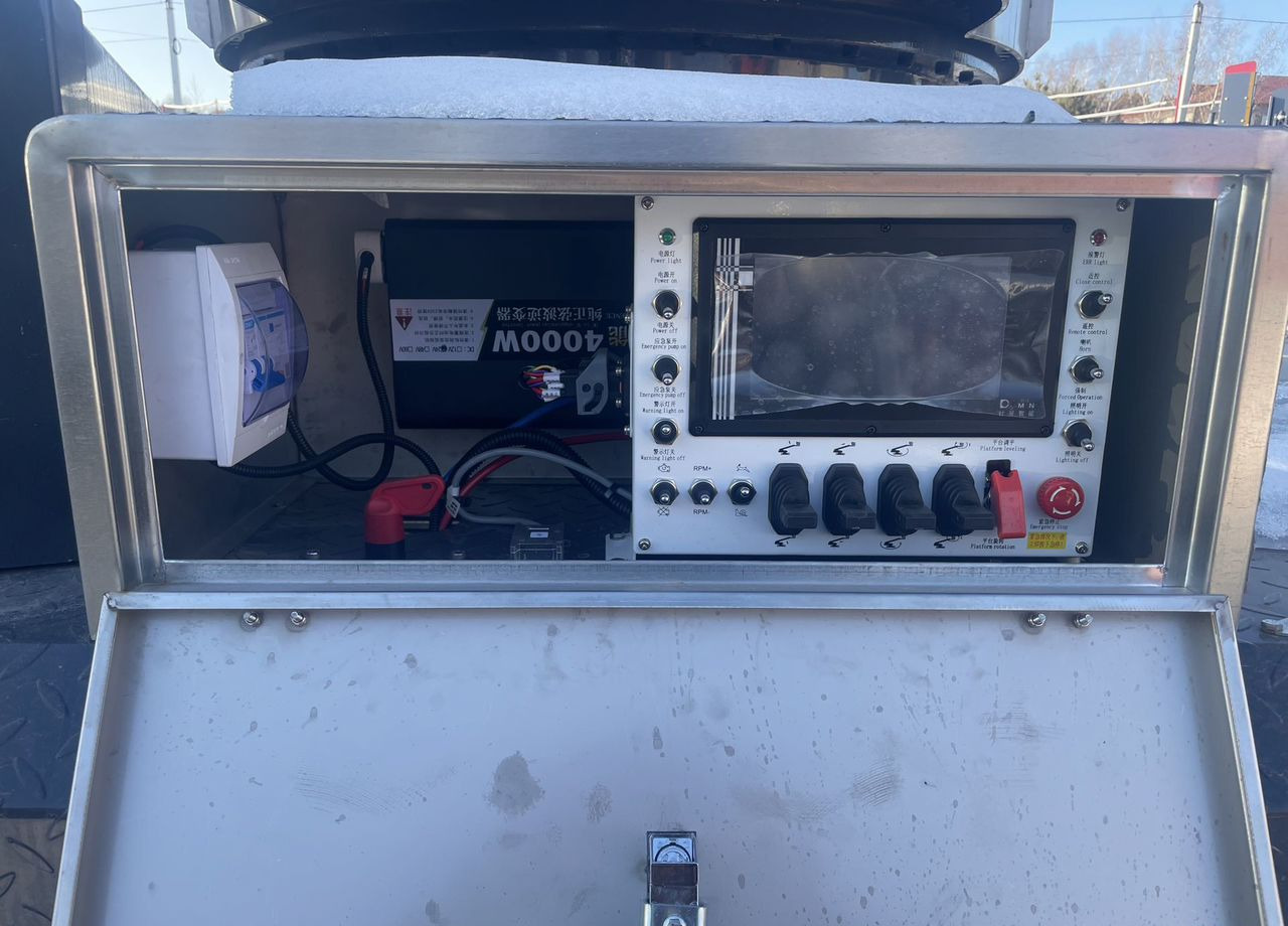 Новый Грузовик с подъемником Isuzu Elf: фото 12 Новый Грузовик с подъемником Isuzu Elf: фото 12