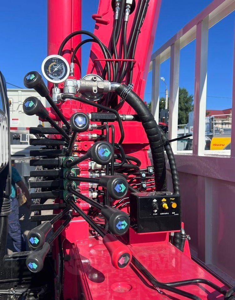 Новый Автоманипулятор Isuzu Elf: фото 9 Новый Автоманипулятор Isuzu Elf: фото 9