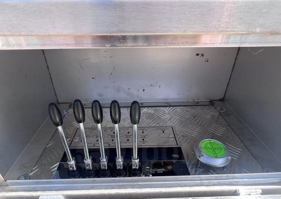 Новый Грузовик с подъемником Isuzu Elf: фото 8