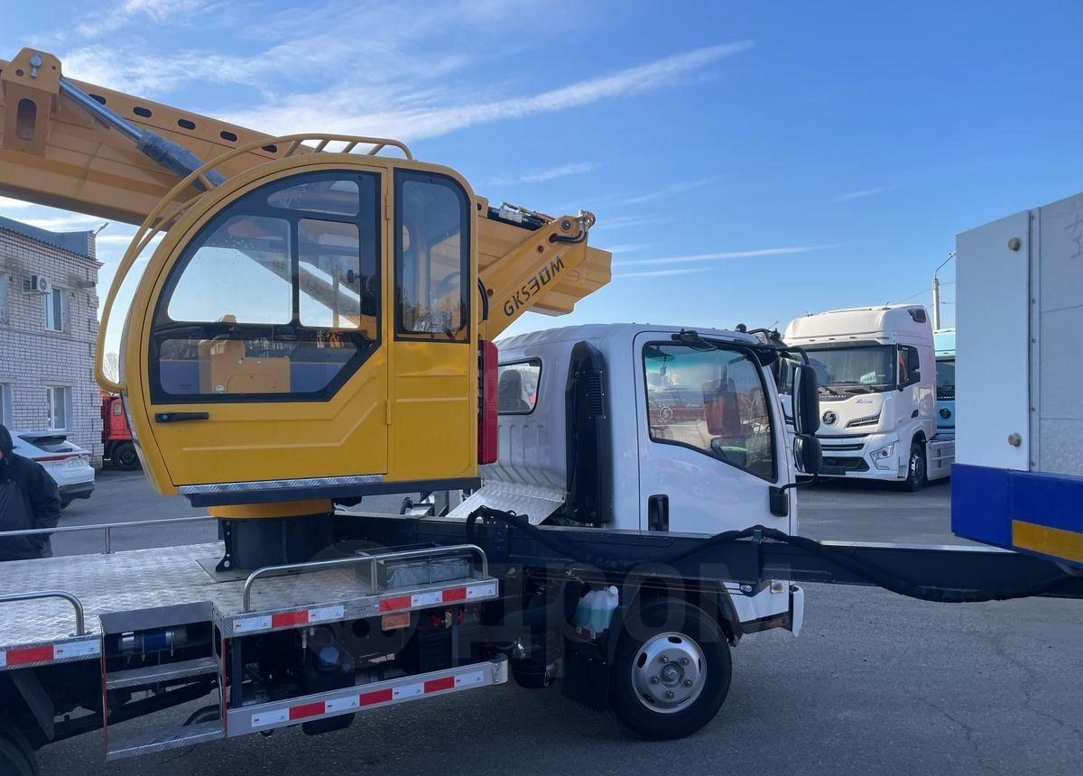 Isuzu Elf - Грузовик с подъемником: фото 4 Isuzu Elf - Грузовик с подъемником: фото 4