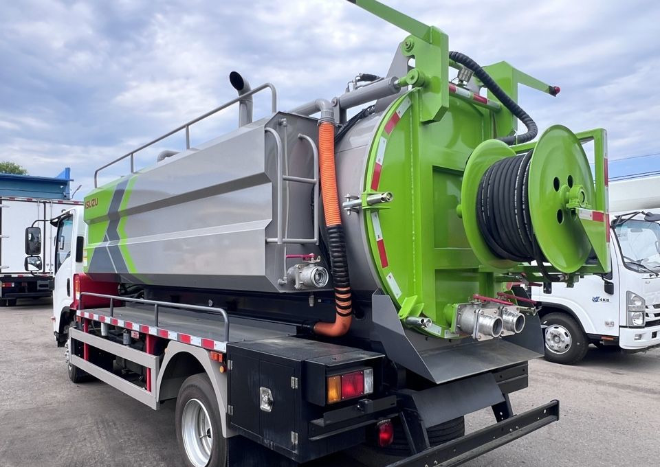 Isuzu Elf - Ассенизатор: фото 3 Isuzu Elf - Ассенизатор: фото 3