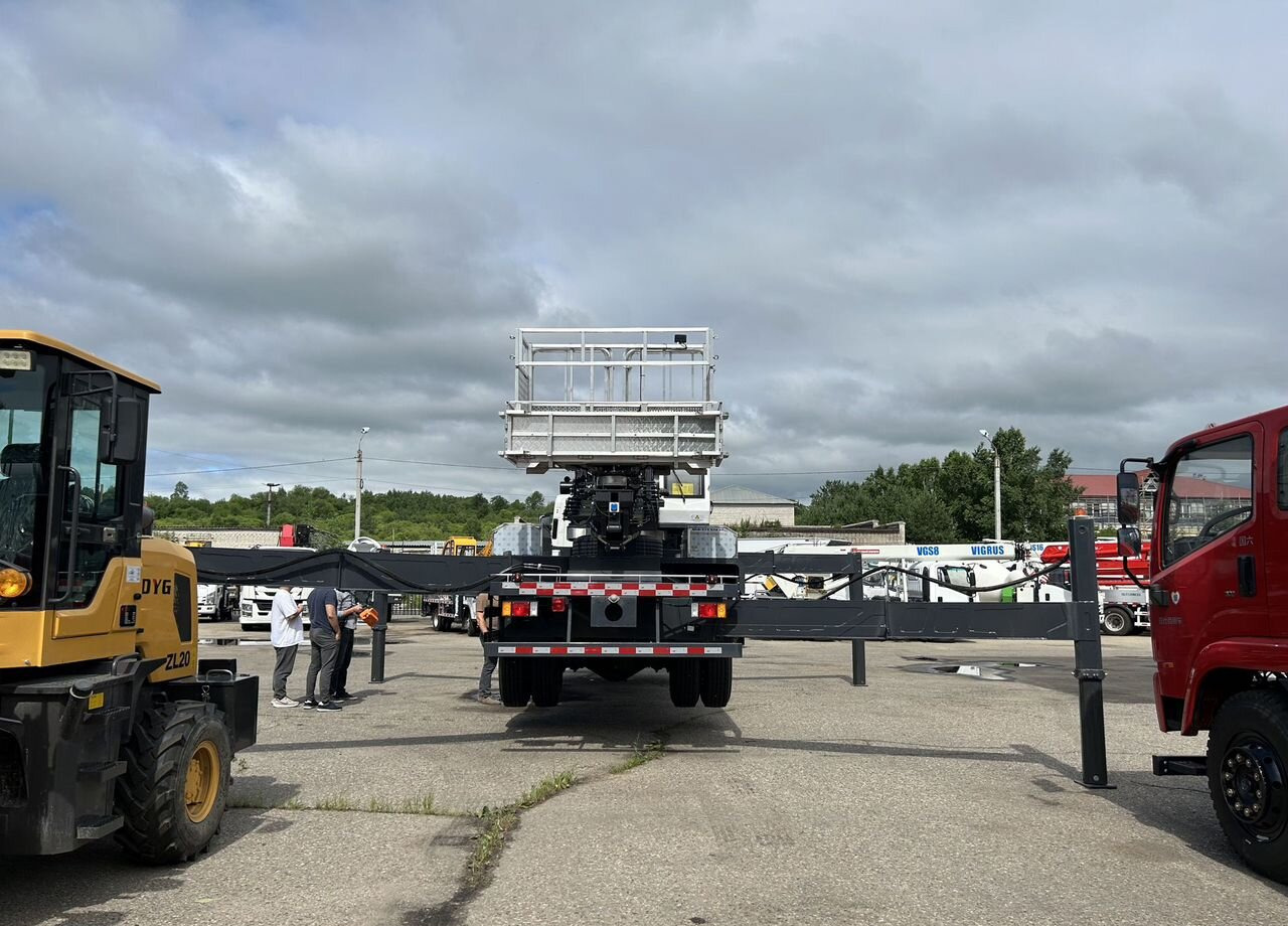 Новый Грузовик с подъемником Isuzu Giga: фото 7