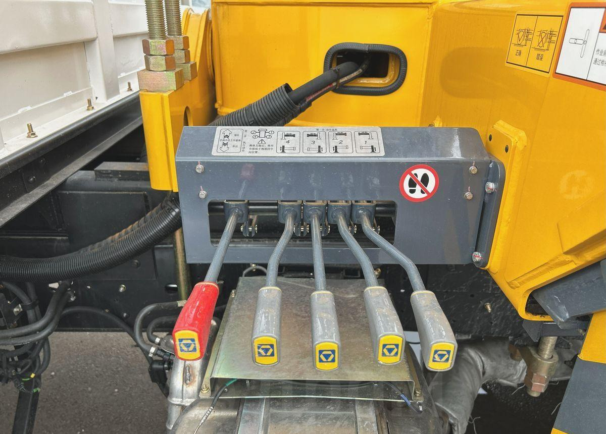 Новый Бортовой грузовик/ Платформа, Автоманипулятор Isuzu Giga: фото 9