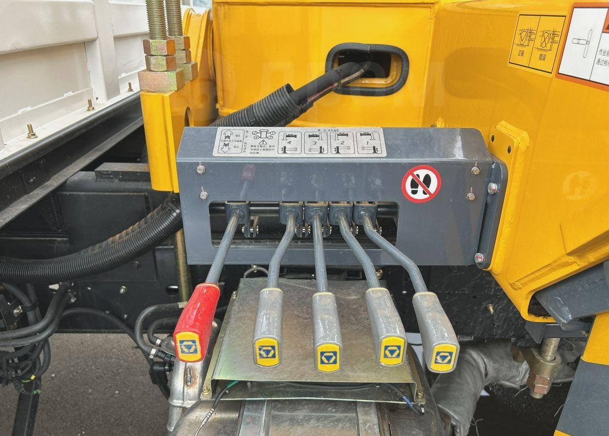 Новый Бортовой грузовик/ Платформа, Автоманипулятор Isuzu Giga: фото 14