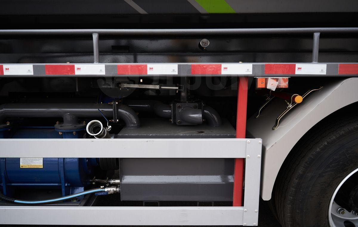 Новый Ассенизатор Isuzu Giga: фото 8