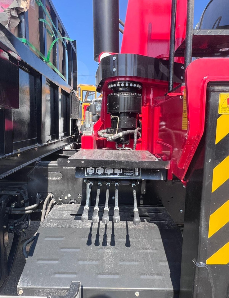 Новый Грузовик бортовой/ Платформа, Автоманипулятор Isuzu Giga: фото 7