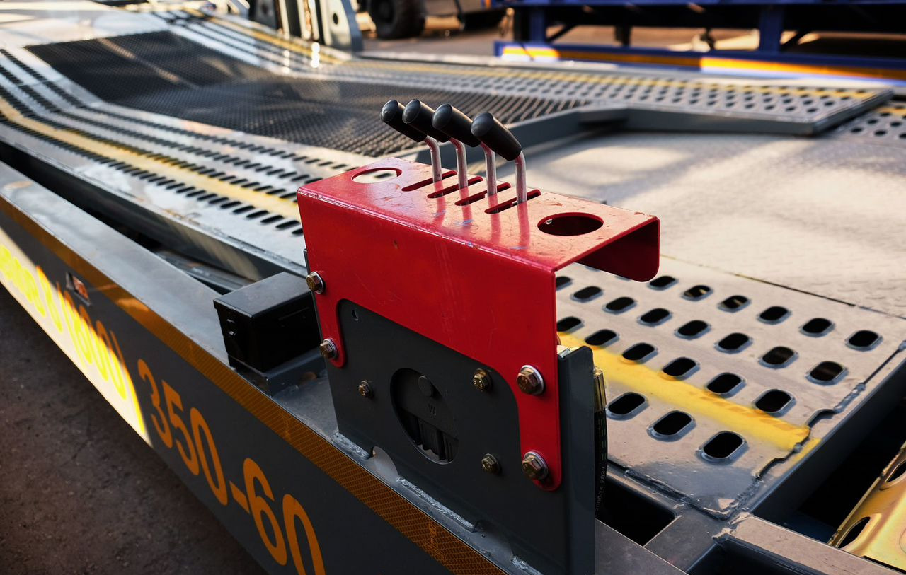 Новый Полуприцеп-автовоз Luxuda LZC9405BG: фото 9