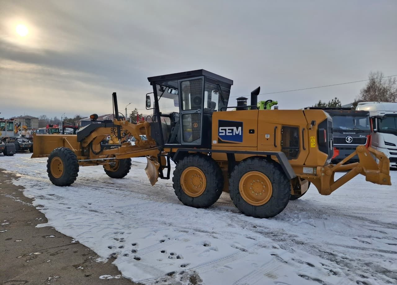SEM 922F - Грейдер: фото 1 SEM 922F - Грейдер: фото 1
