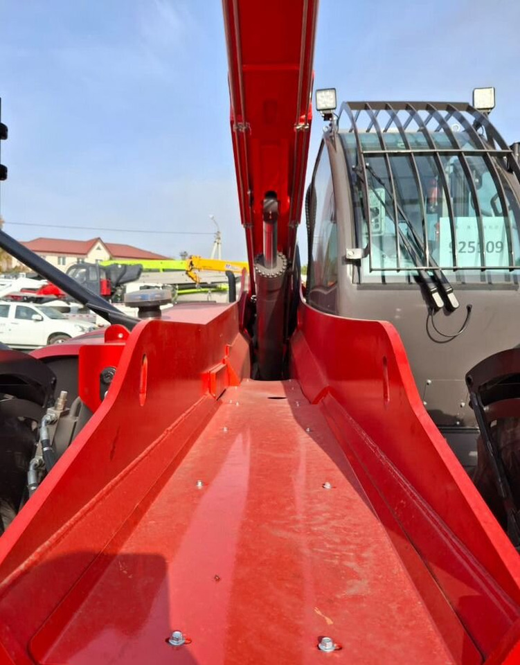 Новый Телескопический погрузчик YUGONG TR735: фото 16 Новый Телескопический погрузчик YUGONG TR735: фото 16