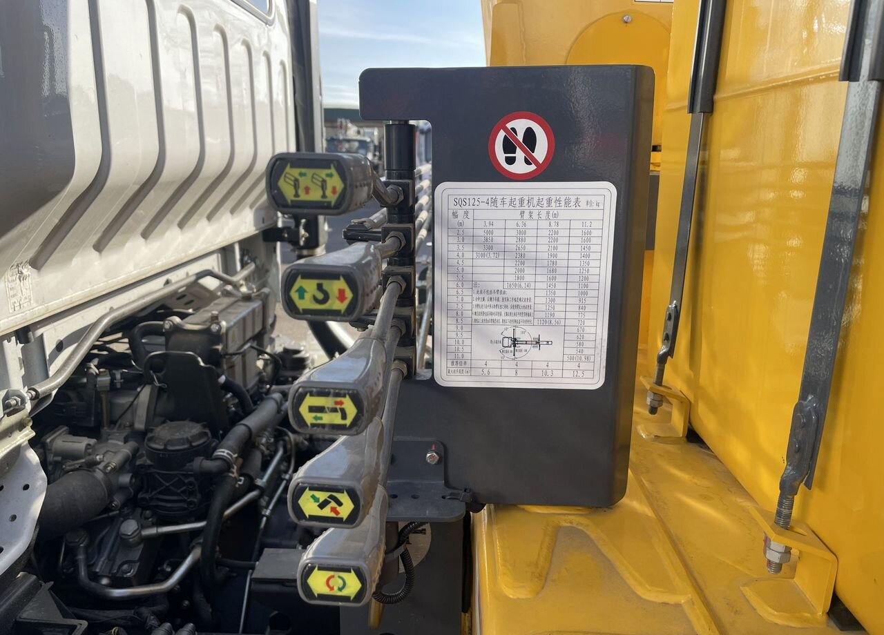 Новый Грузовик бортовой/ Платформа, Автоманипулятор Isuzu Elf: фото 7