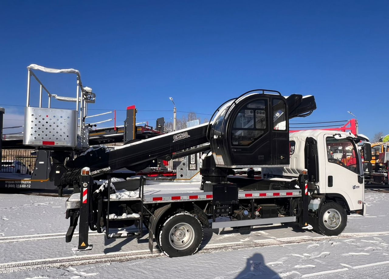 Isuzu Elf - Грузовик с подъемником: фото 4 Isuzu Elf - Грузовик с подъемником: фото 4