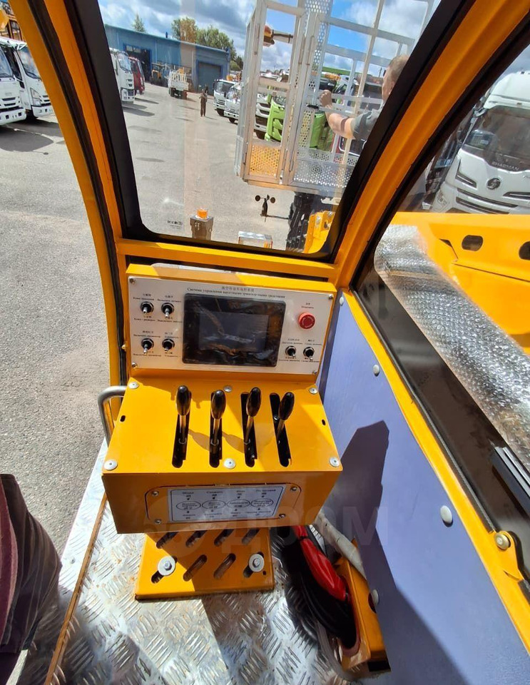 Новый Грузовик с подъемником Isuzu Elf: фото 22 Новый Грузовик с подъемником Isuzu Elf: фото 22