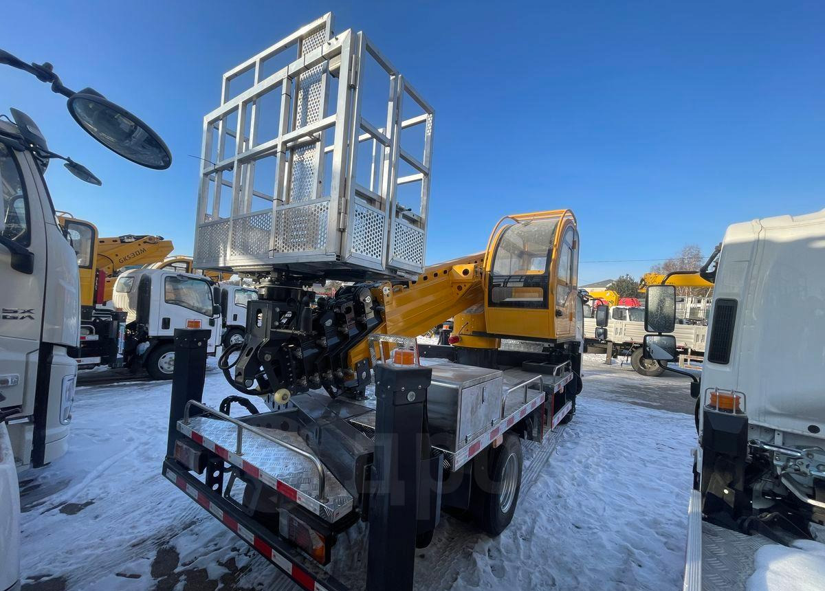 Isuzu Elf - Грузовик с подъемником: фото 4 Isuzu Elf - Грузовик с подъемником: фото 4