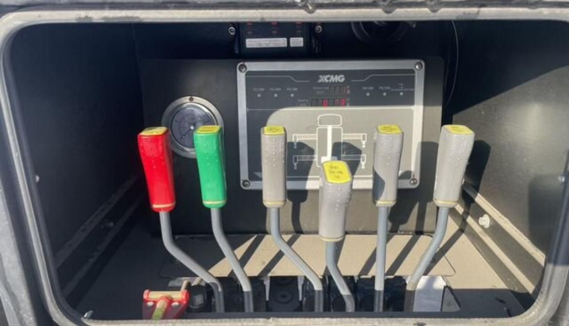 Новый Грузовик с подъемником Isuzu Elf: фото 12