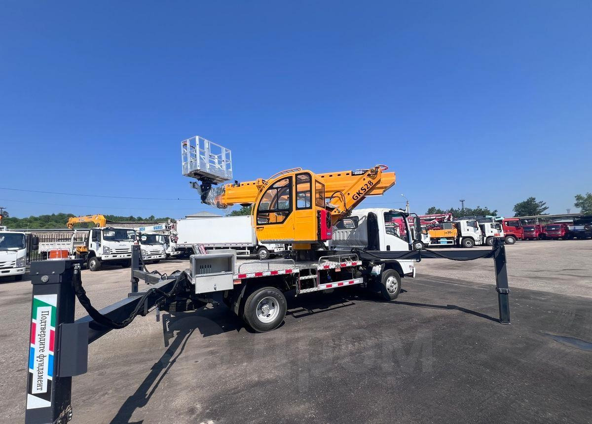 Isuzu Elf - Грузовик с подъемником: фото 3 Isuzu Elf - Грузовик с подъемником: фото 3