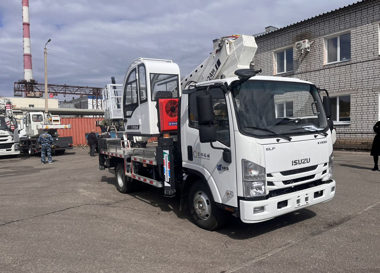 Isuzu Elf - Грузовик с подъемником: фото 5 Isuzu Elf - Грузовик с подъемником: фото 5
