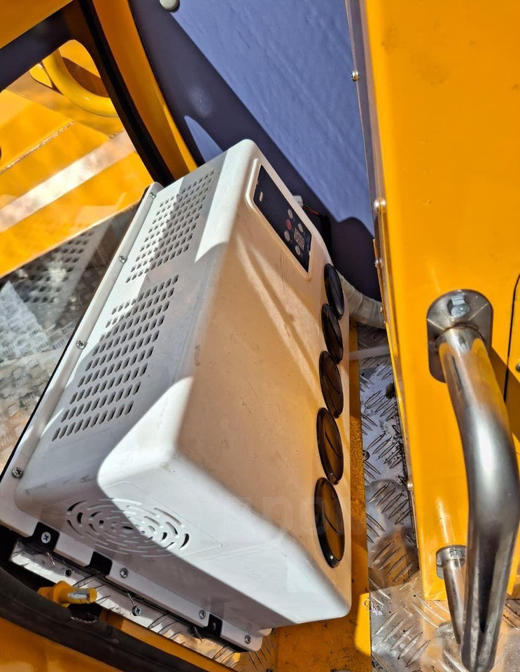 Новый Грузовик с подъемником Isuzu Elf: фото 21 Новый Грузовик с подъемником Isuzu Elf: фото 21