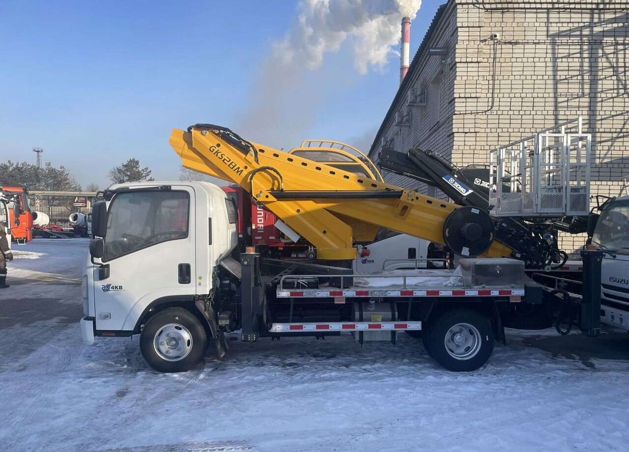Isuzu Elf - Грузовик с подъемником: фото 2 Isuzu Elf - Грузовик с подъемником: фото 2