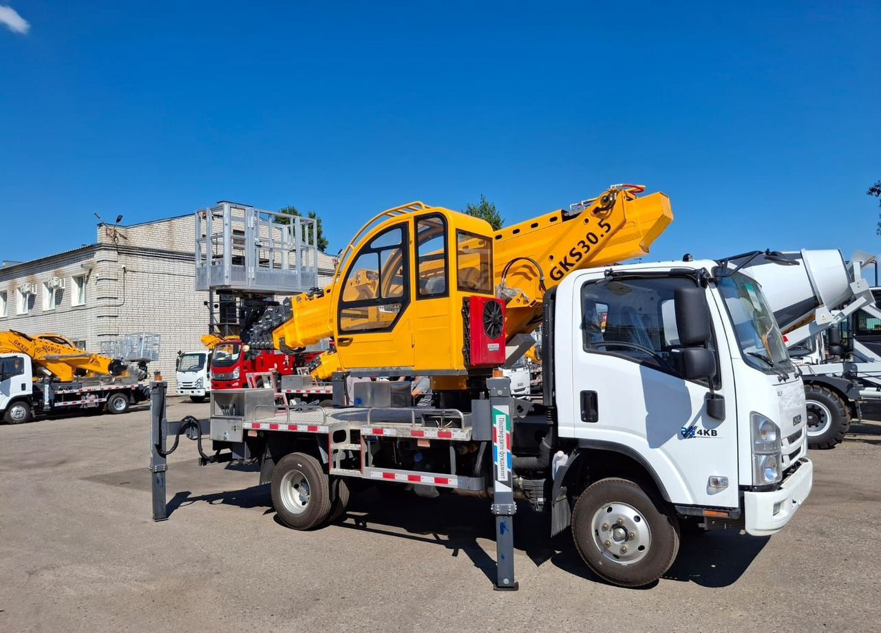 Isuzu Elf - Грузовик с подъемником: фото 1 Isuzu Elf - Грузовик с подъемником: фото 1