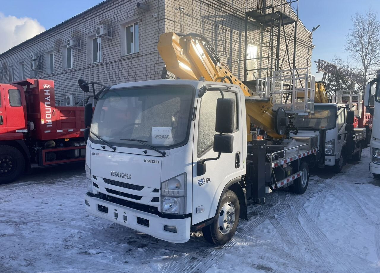 Isuzu Elf - Грузовик с подъемником: фото 1 Isuzu Elf - Грузовик с подъемником: фото 1