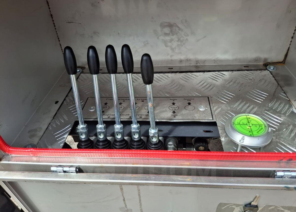 Новый Грузовик с подъемником Isuzu Elf: фото 23 Новый Грузовик с подъемником Isuzu Elf: фото 23