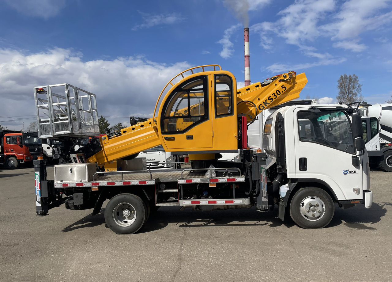 Isuzu Elf - Грузовик с подъемником: фото 5 Isuzu Elf - Грузовик с подъемником: фото 5