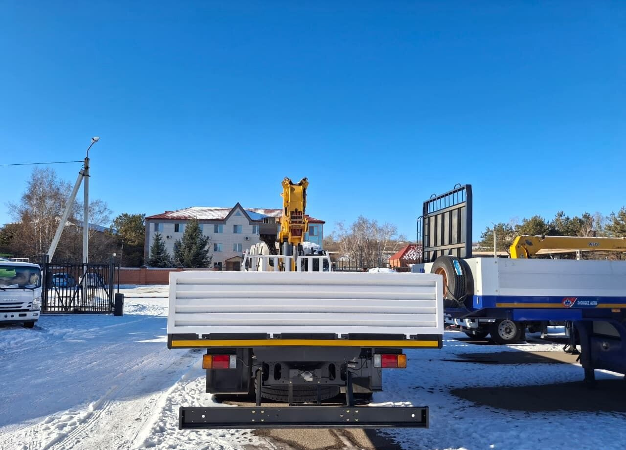 Isuzu Giga (C-series) - Грузовик бортовой/ Платформа, Автоманипулятор: фото 5 Isuzu Giga (C-series) - Грузовик бортовой/ Платформа, Автоманипулятор: фото 5