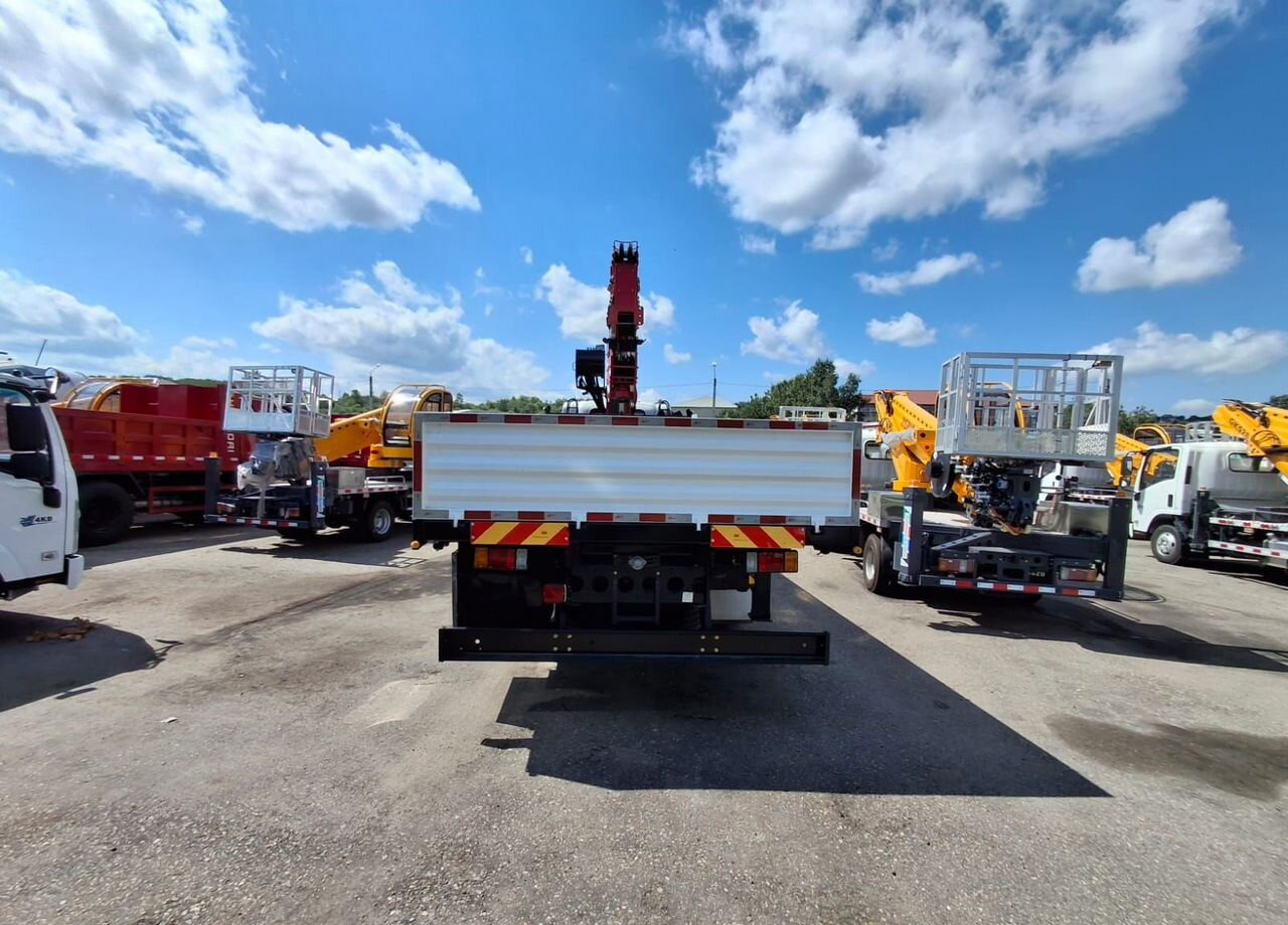 Isuzu Giga (C-series) - Грузовик бортовой/ Платформа, Автоманипулятор: фото 3 Isuzu Giga (C-series) - Грузовик бортовой/ Платформа, Автоманипулятор: фото 3