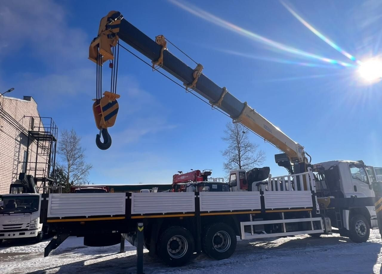 Isuzu Giga (C-series) - Грузовик бортовой/ Платформа, Автоманипулятор: фото 4 Isuzu Giga (C-series) - Грузовик бортовой/ Платформа, Автоманипулятор: фото 4