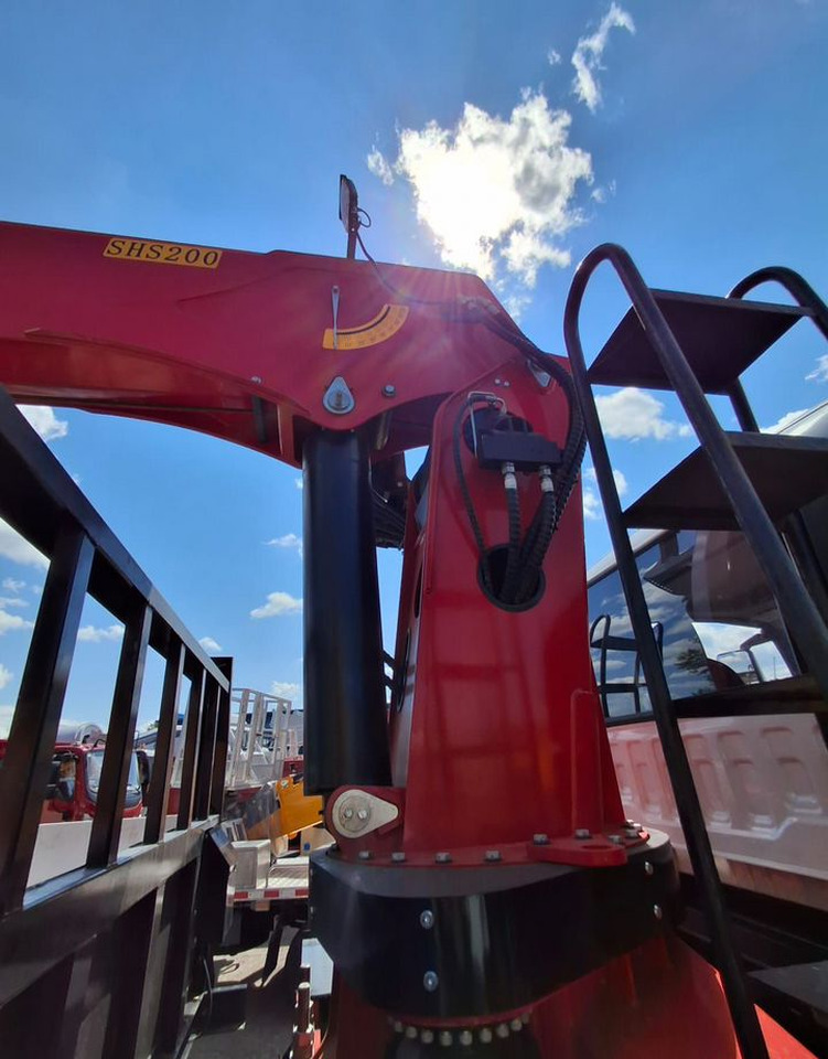 Новый Грузовик бортовой/ Платформа, Автоманипулятор Isuzu Giga (C-series): фото 17