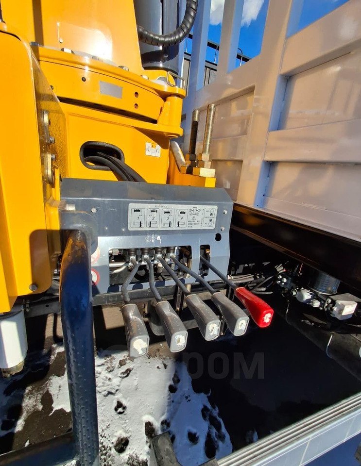 Новый Грузовик бортовой/ Платформа, Автоманипулятор Isuzu Giga: фото 17