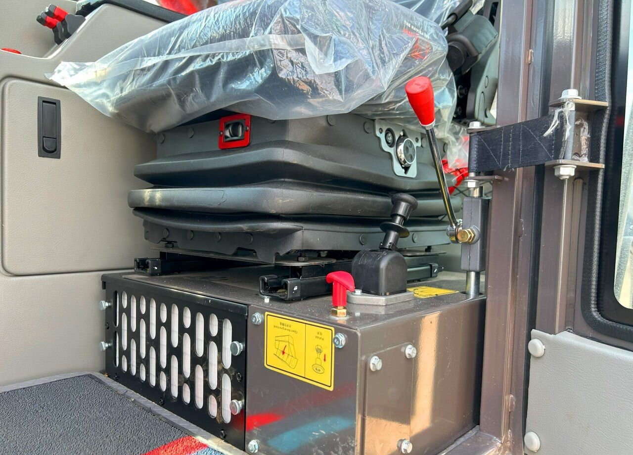 Новый Телескопический погрузчик YUGONG TR735: фото 12 Новый Телескопический погрузчик YUGONG TR735: фото 12