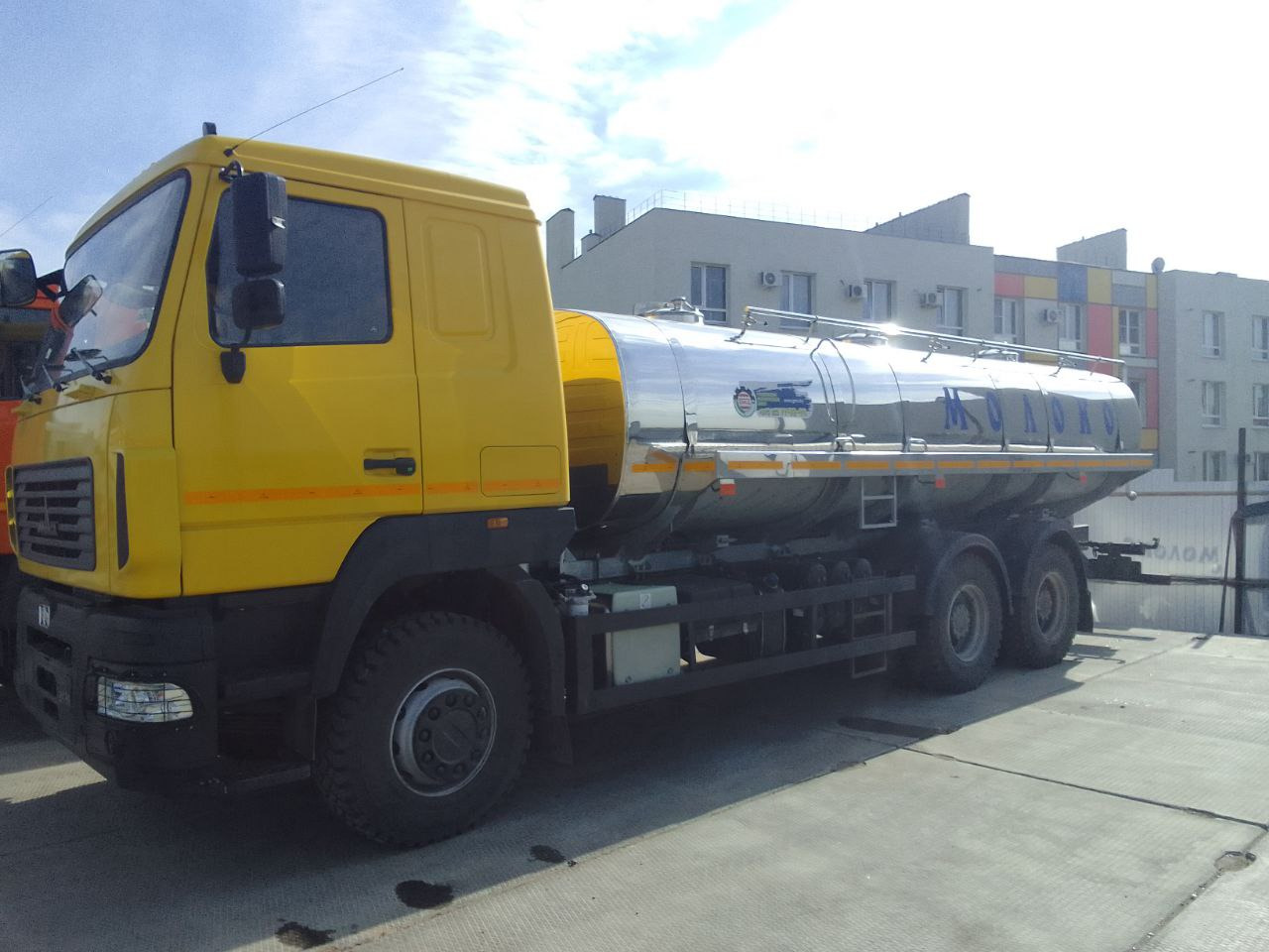 Автоцистерна МАЗ 631228-8575-012 - Грузовик-цистерна: фото 1 Автоцистерна МАЗ 631228-8575-012 - Грузовик-цистерна: фото 1