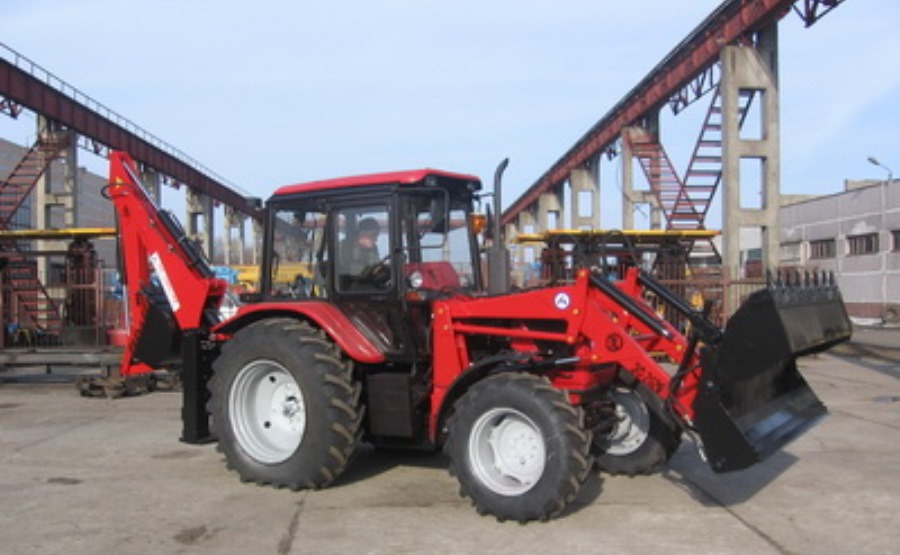 ЭО-2626-01 с челюстным ковшом и смещаемой осью - Экскаватор-погрузчик: фото 1 ЭО-2626-01 с челюстным ковшом и смещаемой осью - Экскаватор-погрузчик: фото 1