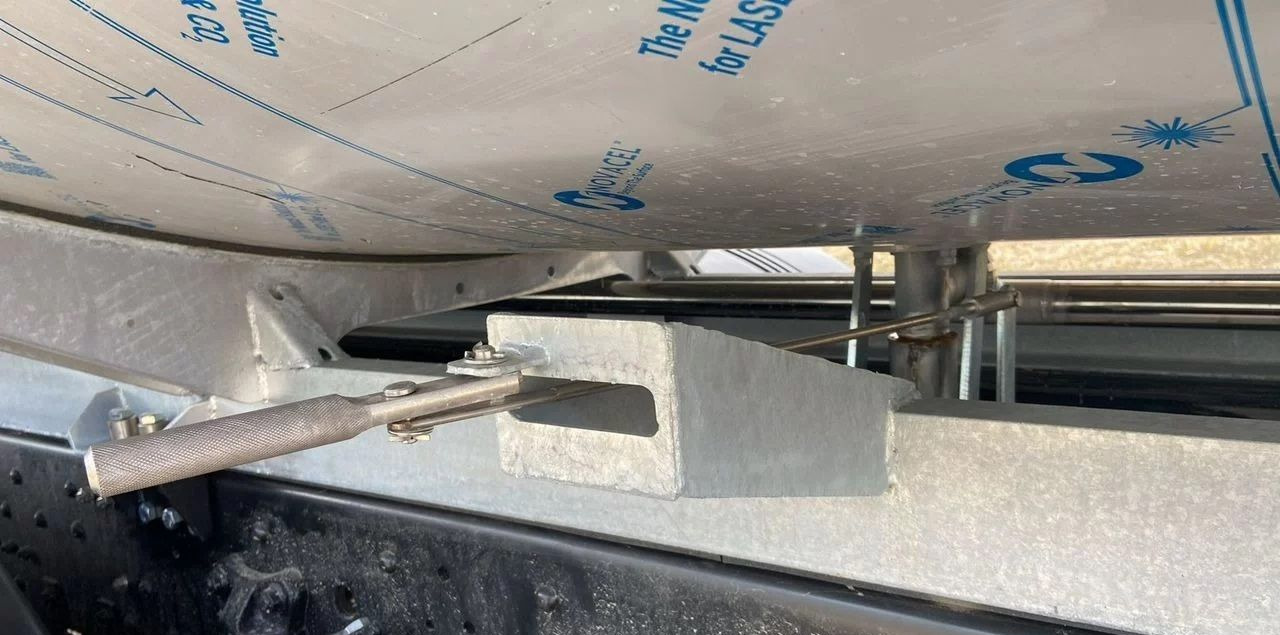 МАЗ 631228-8575-012 - Грузовик-цистерна: фото 4 МАЗ 631228-8575-012 - Грузовик-цистерна: фото 4