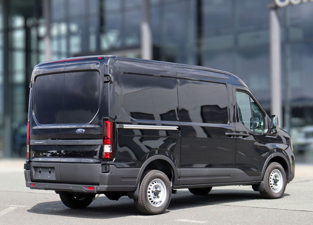 Новый Цельнометаллический фургон FORD Transit T8 2.0 MT, 2025 Новый: фото 6