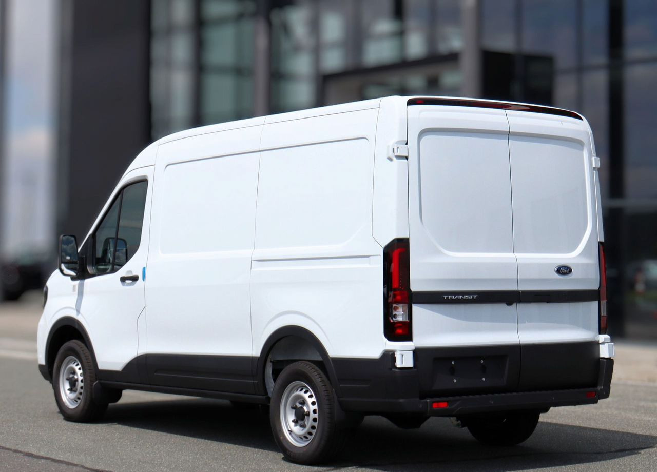 Новый Цельнометаллический фургон Ford Transit 2.0 MT, Новый: фото 6