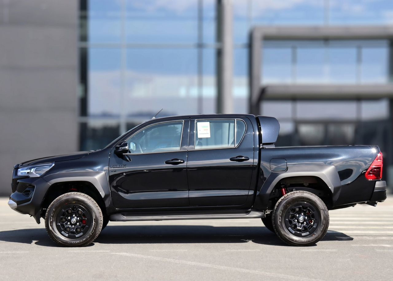 Toyota Hilux 2.8 AT, Новый - Пикап: фото 4 Toyota Hilux 2.8 AT, Новый - Пикап: фото 4