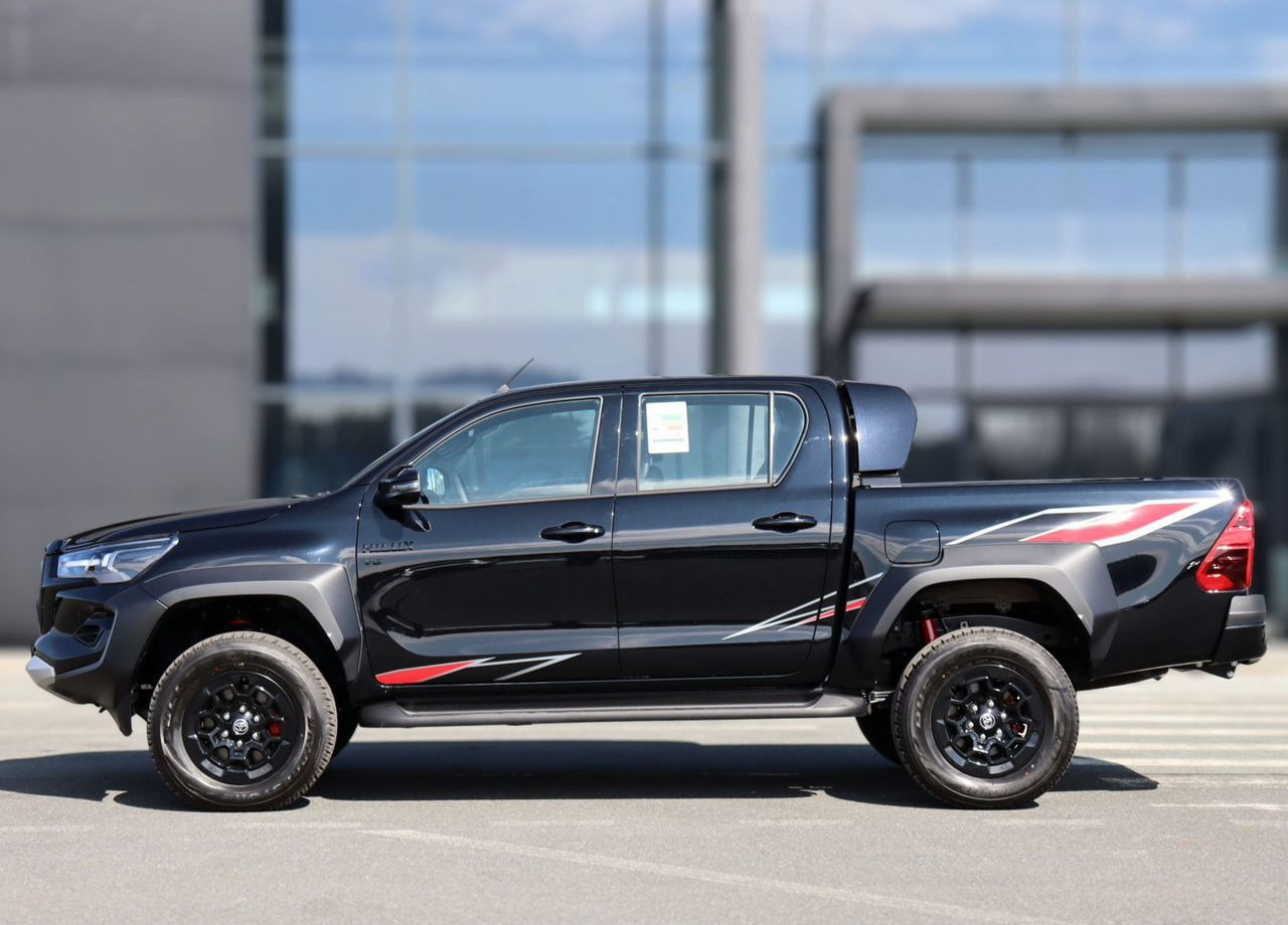 Toyota Hilux 2.8 AT, Новый - Пикап: фото 2 Toyota Hilux 2.8 AT, Новый - Пикап: фото 2