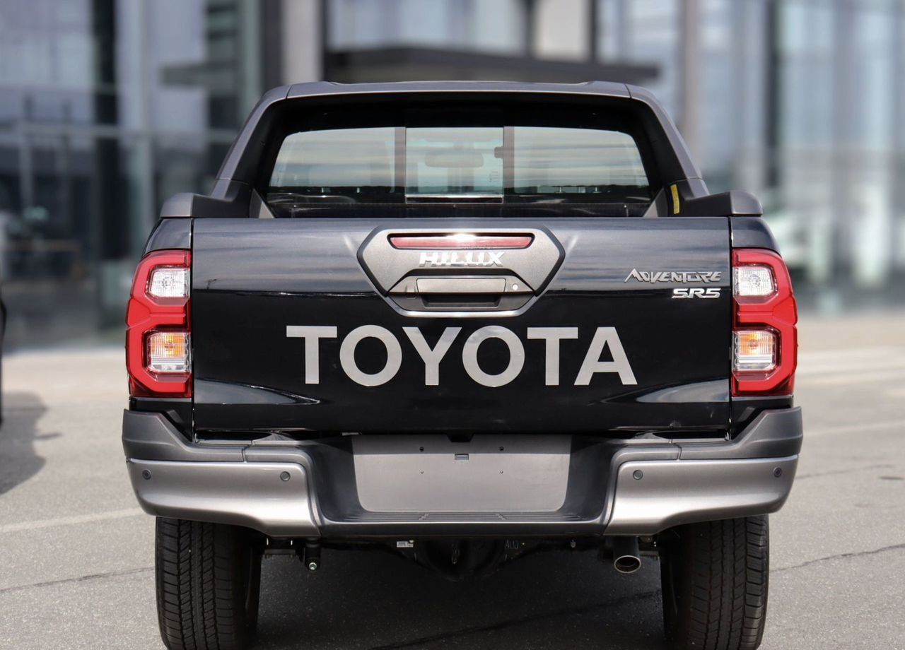 Новый Пикап Toyota Hilux 4.0 AT, Новый: фото 6