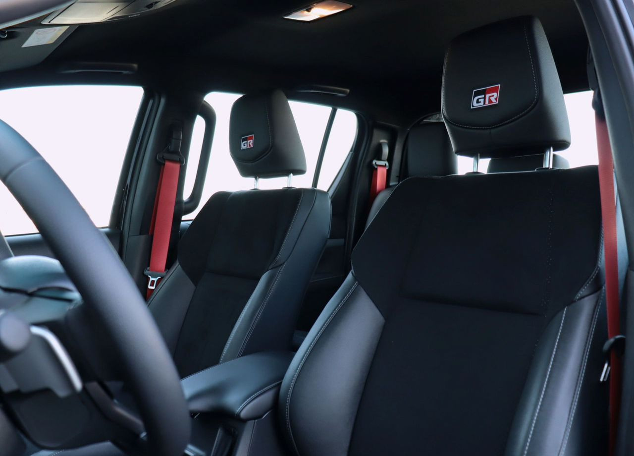 Пикап Toyota Hilux 4.0 AT, Новый: фото 22