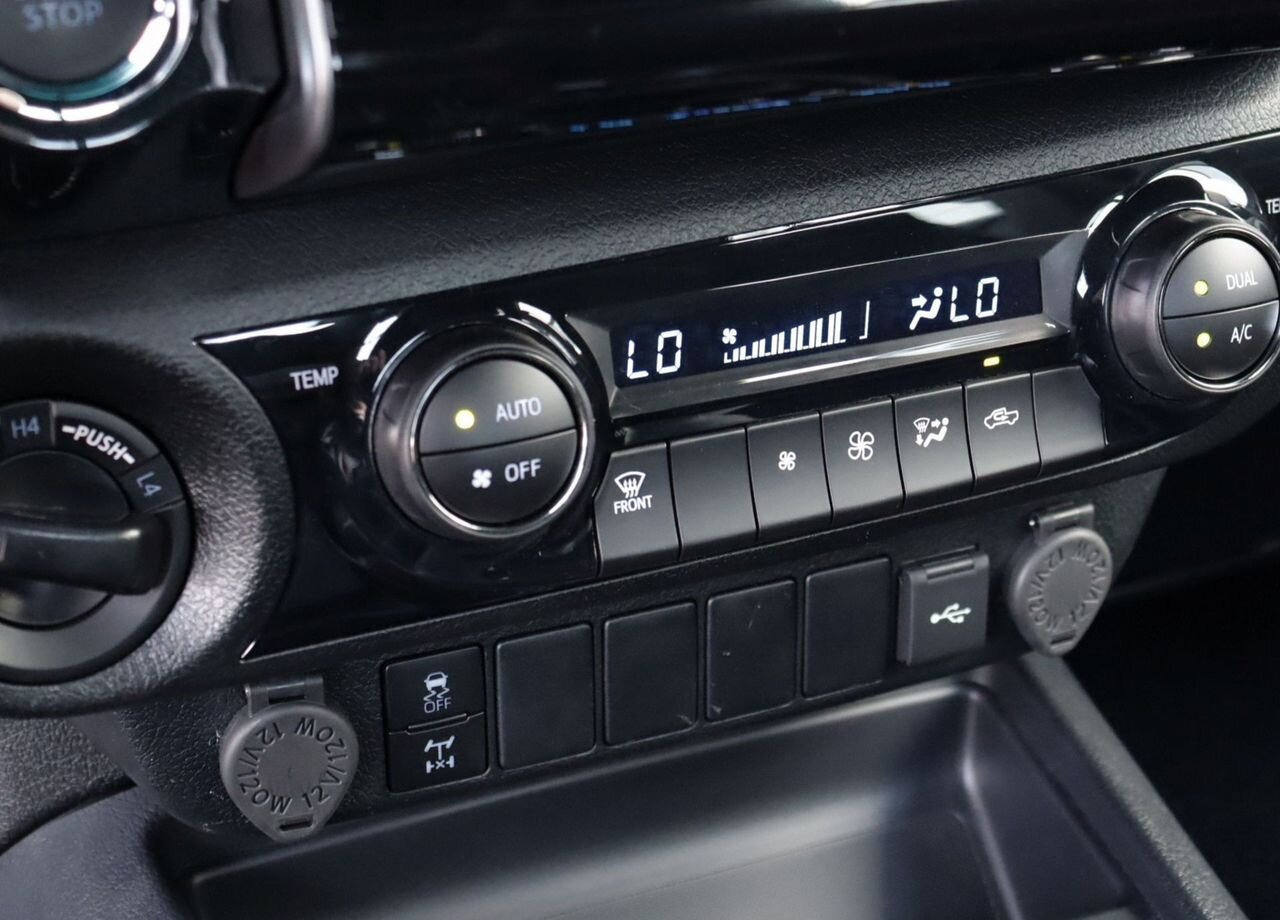 Новый Пикап Toyota Hilux 4.0 AT, Новый: фото 30