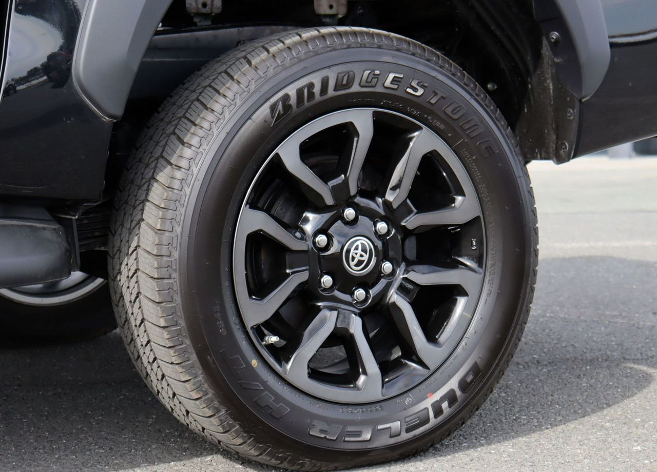 Пикап Toyota Hilux 4.0 AT, Новый: фото 13