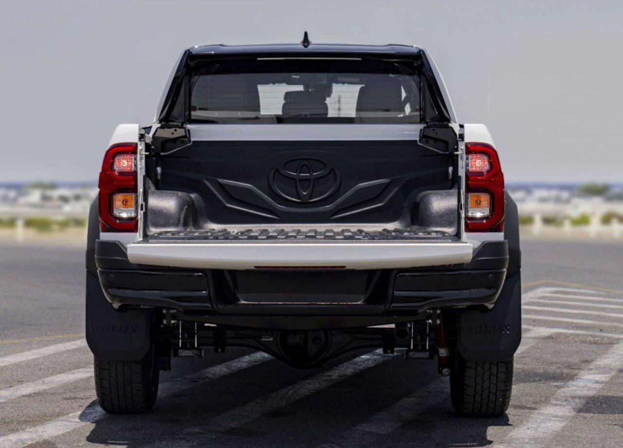 Новый Пикап Toyota Hilux 4.0 AT, Новый: фото 7