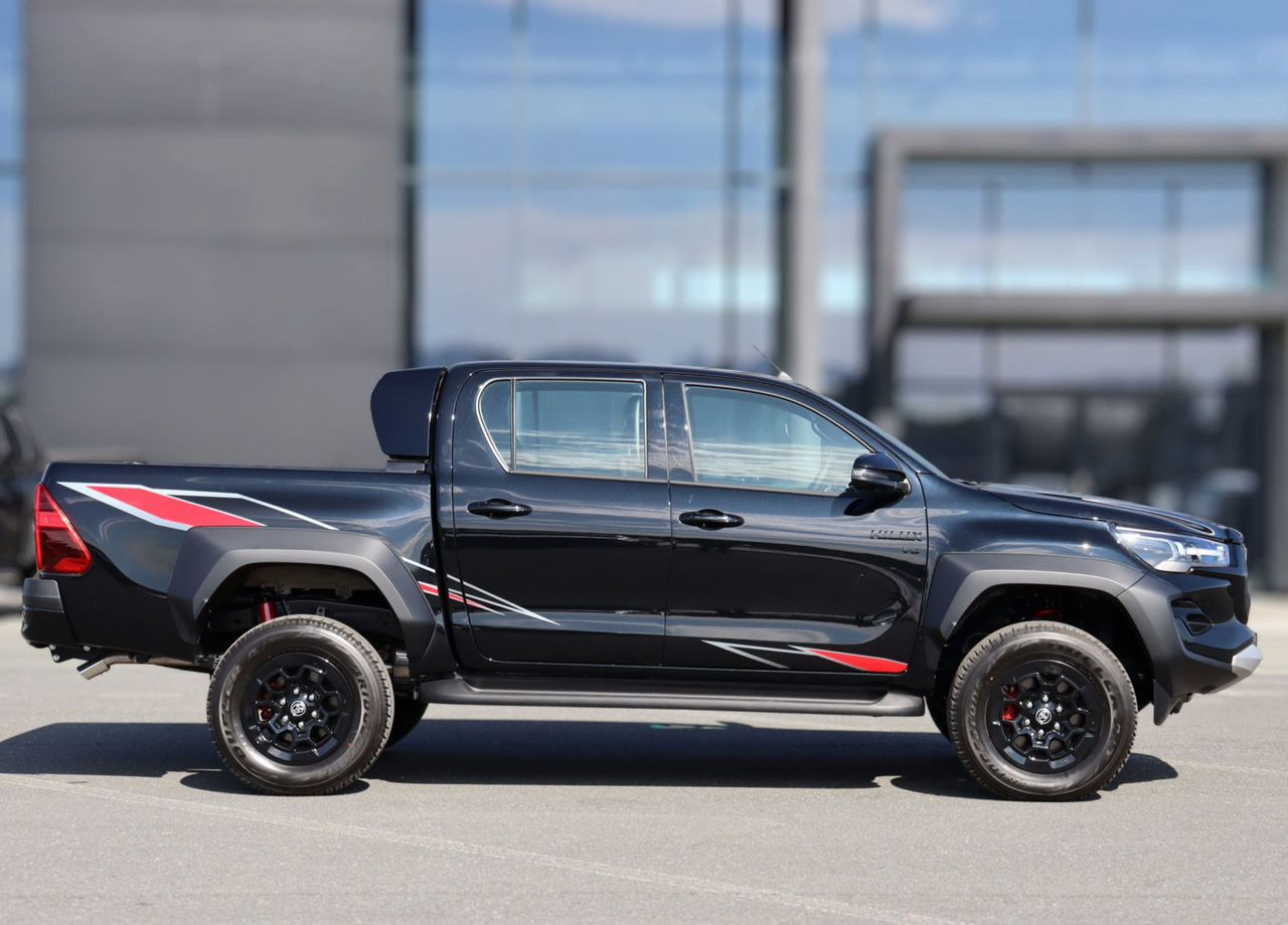 Пикап Toyota Hilux 4.0 AT, Новый: фото 7