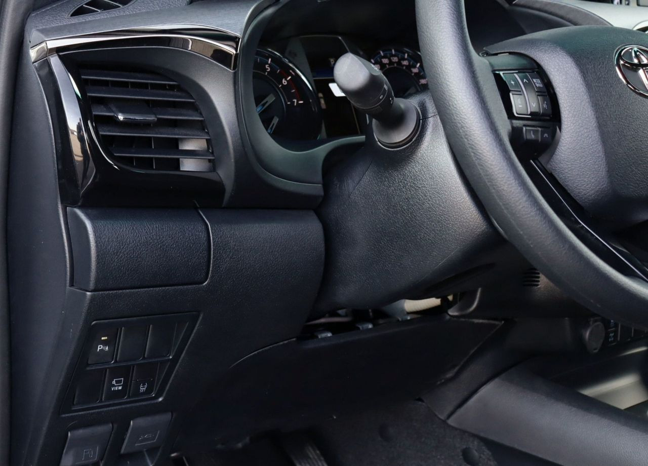 Пикап Toyota Hilux 4.0 AT, Новый: фото 30