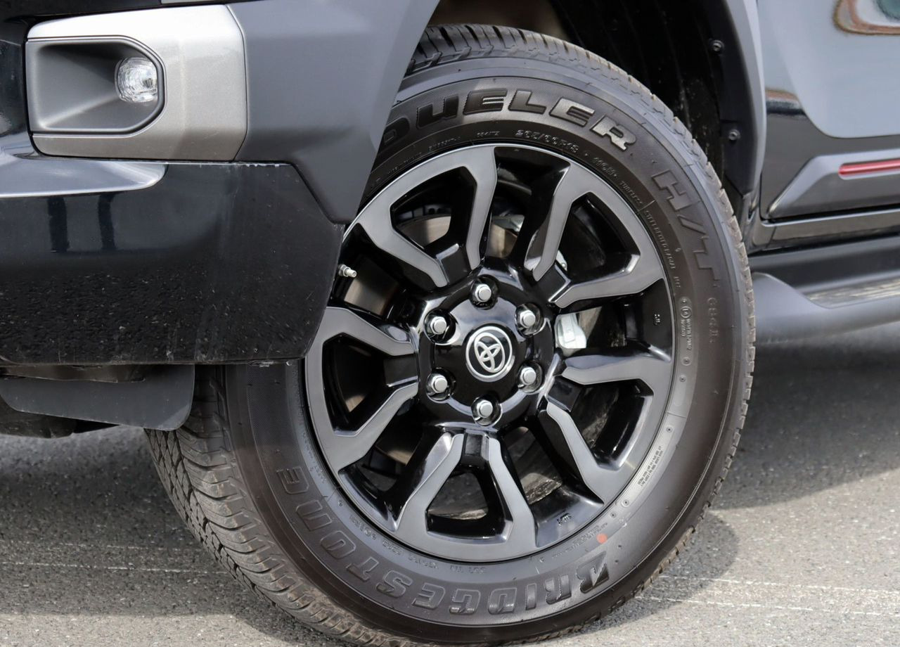 Пикап Toyota Hilux 4.0 AT, Новый: фото 12