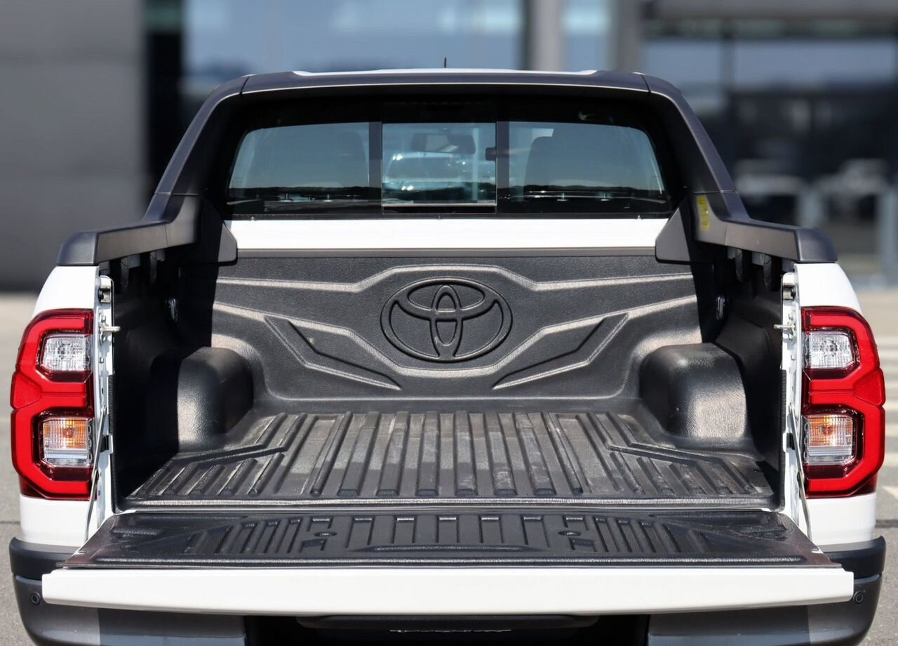 Новый Пикап Toyota Hilux 4.0 AT, Новый: фото 17