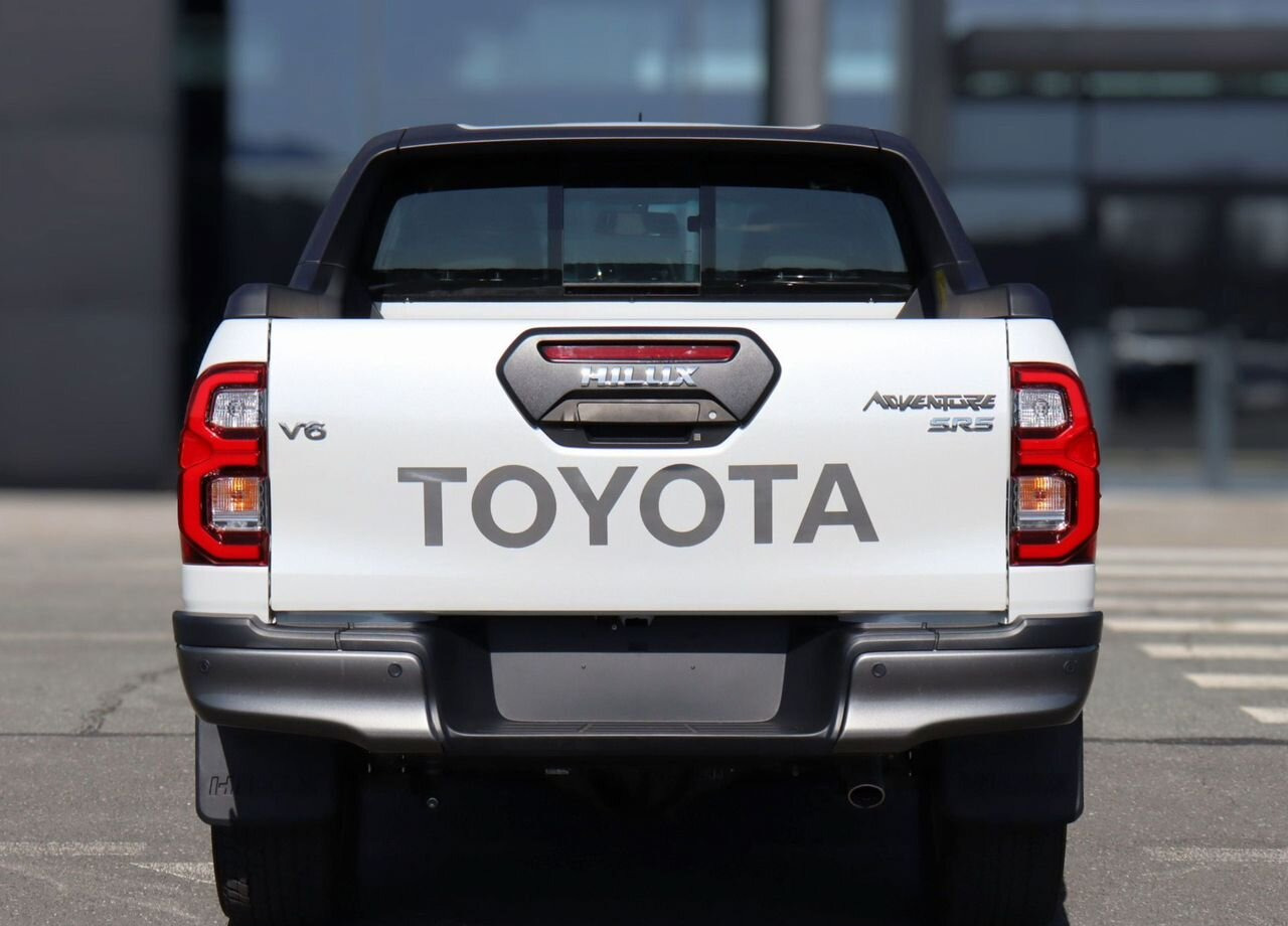 Пикап Toyota Hilux 4.0 AT, Новый: фото 6